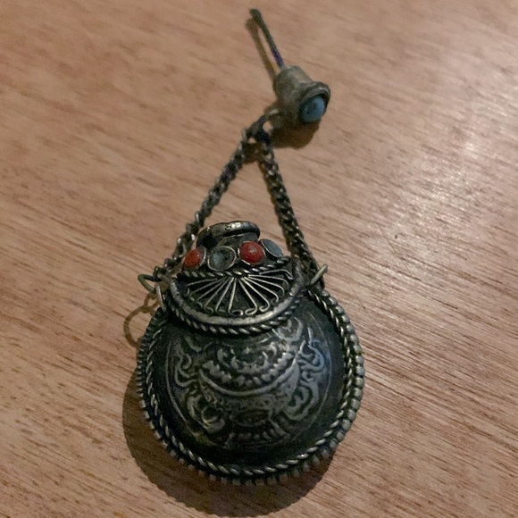 Vintage Snuff Perfume Pendant With Eastern Coins On Both Sides Gemstone Inlayed - Picture 3 of 5